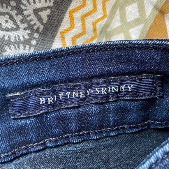 GUESS‎ Brittney Skinny Jeans with Gem Detail - Picture 12 of 15